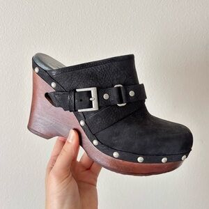 UGG Natalee Genuine Leather Sheep Skin Lined Black Studded Wedge Clogs Size 7